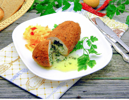 Как приготовить котлеты по-киевски на сливочном масле